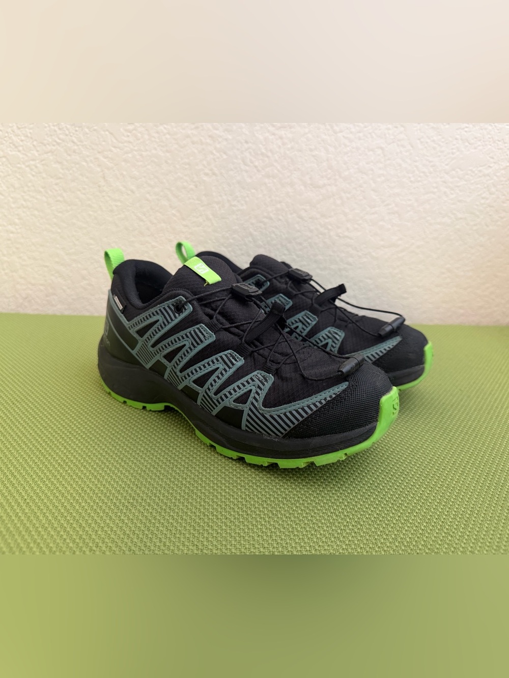 SALOMON XA PRO V8 CSWP JR HIKING SHOES KIDS SIZE 3 YOUTH WATERPROOF